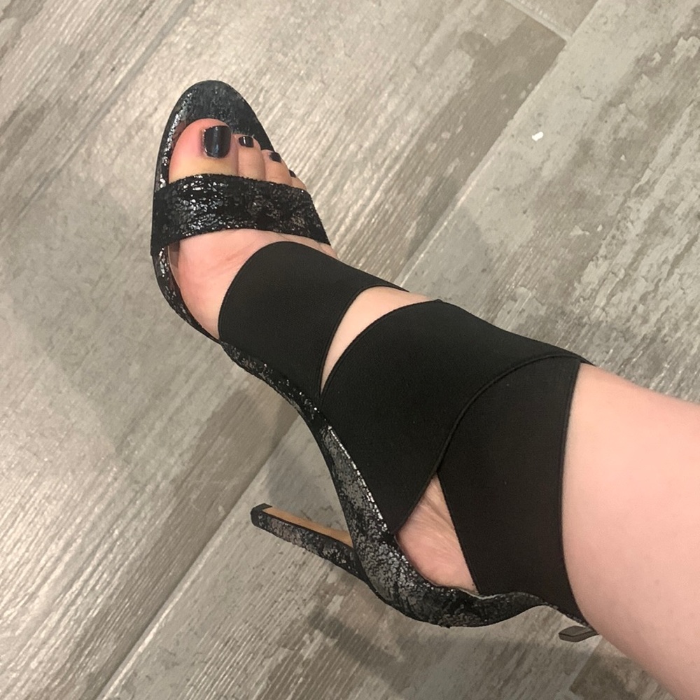 Black and silver Vince Camuto heels size 7